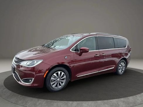 Used 2020 Chrysler Pacifica Touring-L FWD image 1