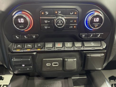 Used 2021 Chevrolet Silverado 1500 High Country w/ Technology Package AWD/4WD image 27