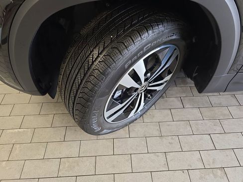 Certified 2025 Mercedes-Benz GLB 250 image 32