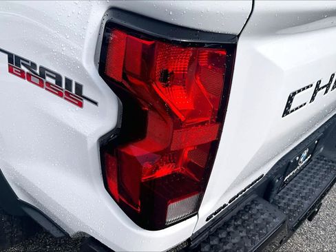 Used 2024 Chevrolet Colorado Trail Boss w/ Technology Package AWD/4WD image 29