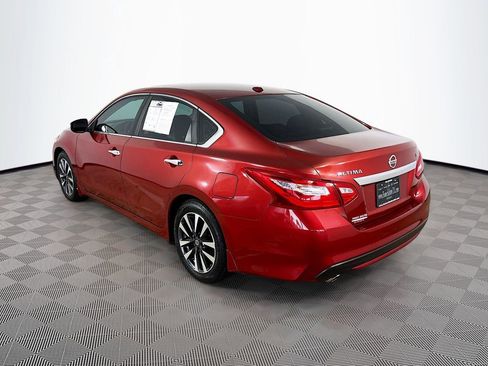 Used 2016 Nissan Altima 2.5 SL w/ Moonroof Package FWD image 5