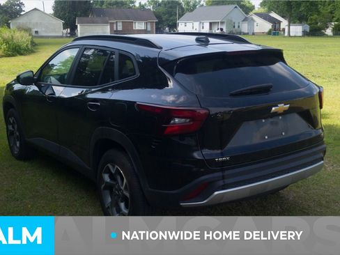Used 2025 Chevrolet Trax LT w/ LT Convenience Package FWD image 5