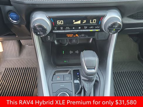 Used 2022 Toyota RAV4 XLE Premium image 32