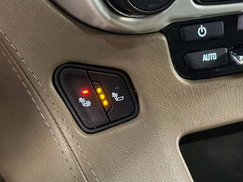 Used 2020 GMC Yukon XL SLT image 21