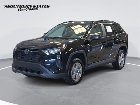 Used 2022 Toyota RAV4 LE image 1
