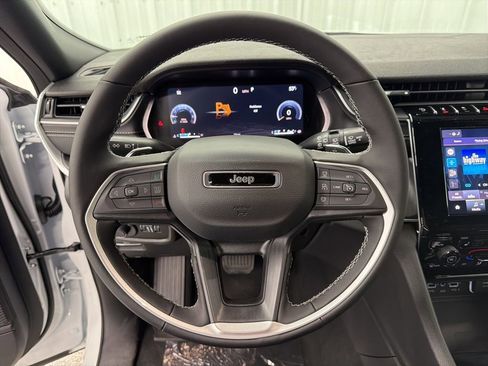 New 2025 Jeep Grand Cherokee L Altitude AWD/4WD image 23