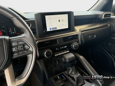 Used 2025 Toyota 4Runner SR5 AWD/4WD image 21