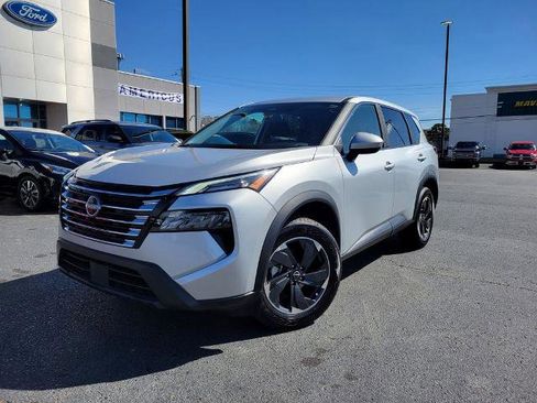 Used 2025 Nissan Rogue SV image 1