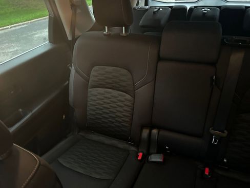 Used 2025 Nissan Pathfinder SV image 39