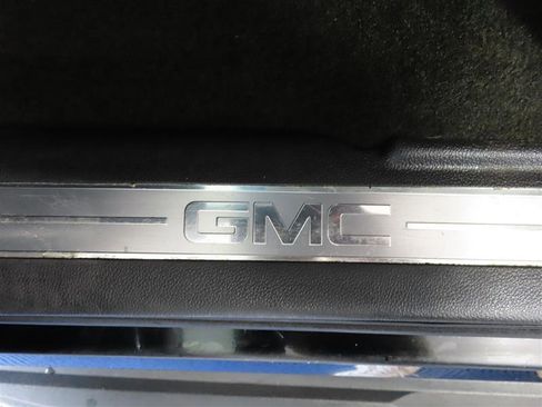 Used 2017 GMC Yukon SLT AWD/4WD image 12