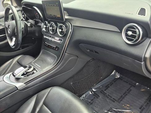 Used 2019 Mercedes-Benz GLC 300 4MATIC image 19