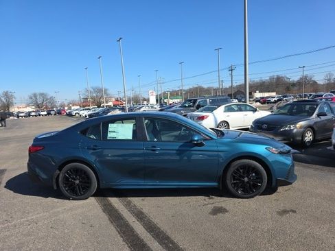 New 2026 Toyota Camry SE image 4