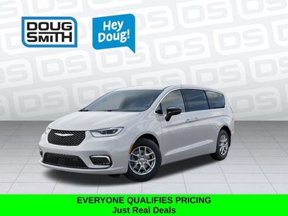 New 2026 Chrysler Pacifica Select