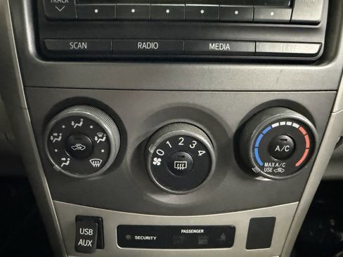 Used 2012 Toyota Corolla LE FWD image 28