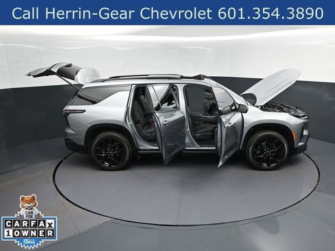 Used 2024 Chevrolet Traverse RS FWD image 50