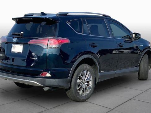 Used 2018 Toyota RAV4 LE AWD/4WD image 13