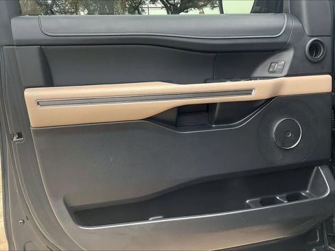 Used 2022 Ford Expedition Max XLT image 18