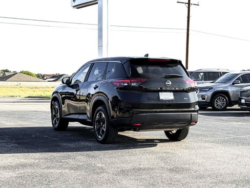 Used 2024 Nissan Rogue SV FWD image 11