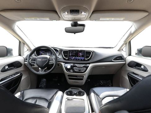 Used 2023 Chrysler Pacifica Touring-L AWD/4WD image 24