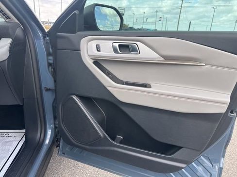 Used 2025 Ford Explorer Active w/ Active Comfort Package image 11