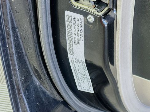 Used 2022 Chrysler Pacifica Touring-L FWD image 32