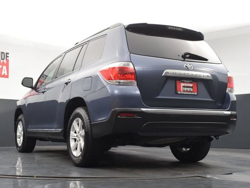 Used 2012 Toyota Highlander FWD w/ Tech Pkg image 31