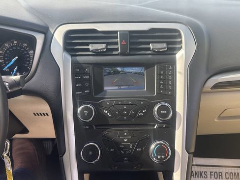 Used 2015 Ford Fusion SE w/ Equipment Group 202A image 12