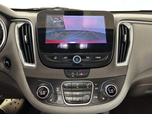 Used 2020 Chevrolet Malibu LT FWD image 18