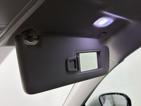 Used 2025 Volkswagen Taos SE w/ Panoramic Sunroof Package FWD image 25