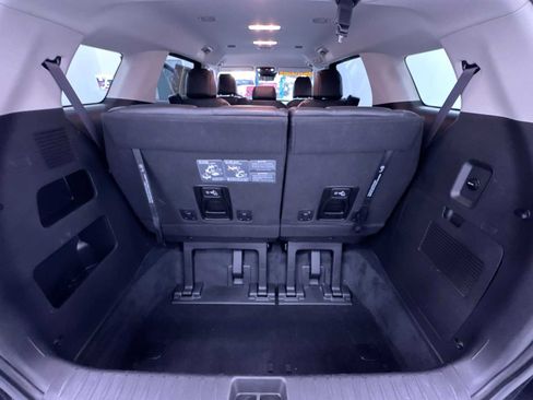 Used 2023 Kia Carnival LX FWD image 43