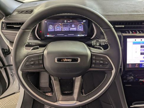 New 2025 Jeep Grand Cherokee L Limited w/ Black Appearance Package image 18