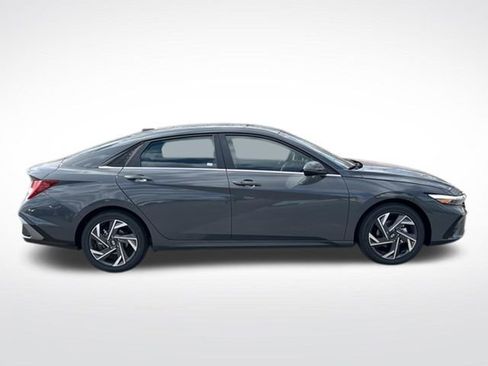 New 2026 Hyundai Elantra Limited FWD image 7