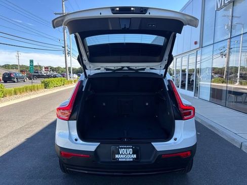 Certified 2025 Volvo XC40 B5 Plus AWD/4WD image 11