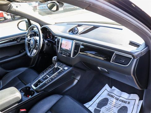 Used 2018 Porsche Macan image 15