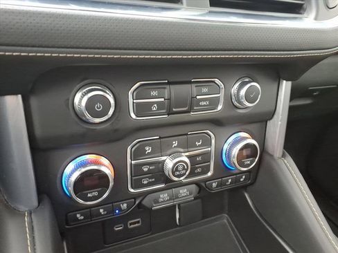 Used 2022 GMC Yukon SLT w/ SLT Premium Package image 23