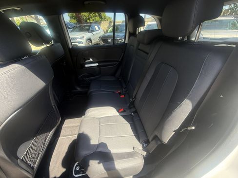 Used 2025 Mercedes-Benz GLB 250 image 24