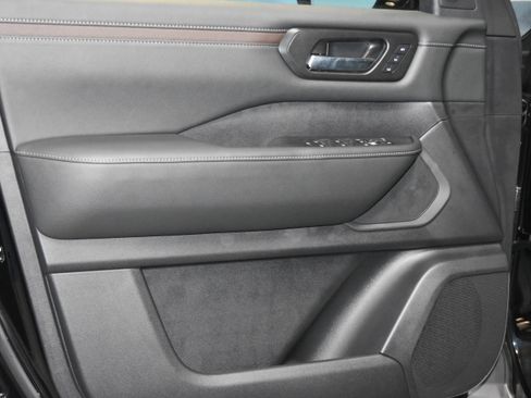 New 2025 Nissan Armada SL w/ Captain's Chari Seat Package image 3