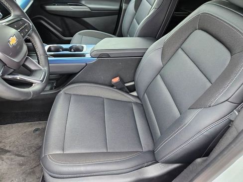 Used 2025 Chevrolet Equinox EV LT w/ Convenience Package image 10