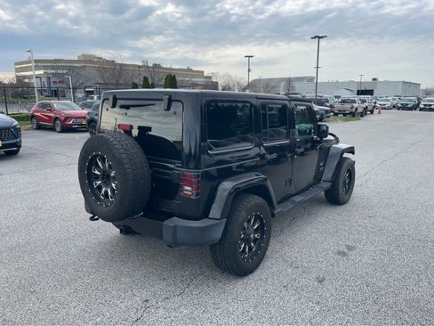 Used 2016 Jeep Wrangler Unlimited Sahara w/ Dual Top Group AWD/4WD image 3