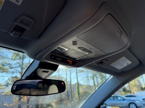 Used 2020 Chevrolet Equinox LT image 36