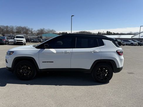 Used 2023 Jeep Compass Altitude w/ Sun and Sound Group image 9