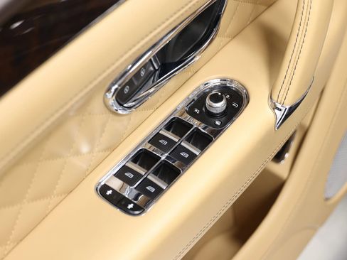 Used 2018 Bentley Bentayga AWD/4WD image 11