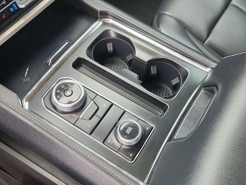 Used 2024 Ford Expedition XLT AWD/4WD image 18