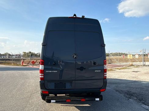 Used 2018 Mercedes-Benz Sprinter 2500 image 3