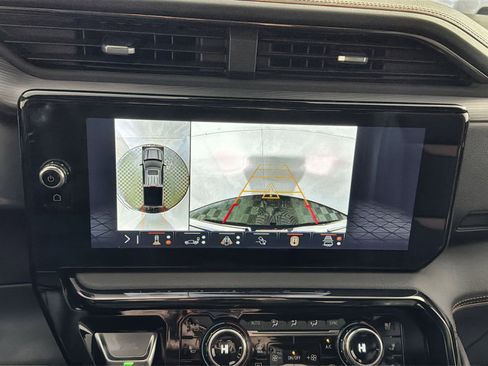 Used 2024 GMC Sierra 1500 AT4 w/ Technology Package image 19