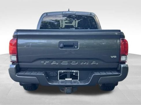 Used 2018 Toyota Tacoma TRD Sport AWD/4WD image 5