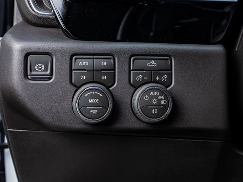 Used 2026 Chevrolet Silverado 1500 LT Trail Boss w/ Convenience Package II AWD/4WD image 22
