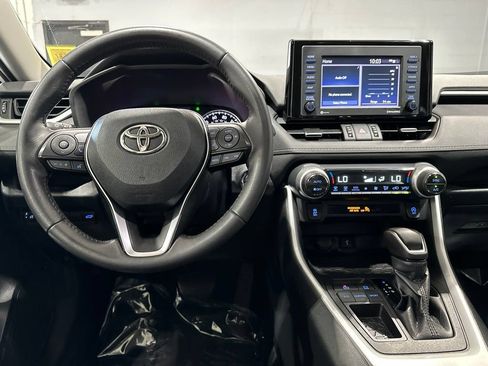 Used 2022 Toyota RAV4 XLE Premium FWD image 8