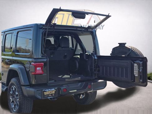 New 2026 Jeep Wrangler Unlimited Sahara AWD/4WD image 33