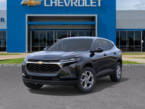 New 2026 Chevrolet Trax LS w/ LS Convenience Package FWD image 6